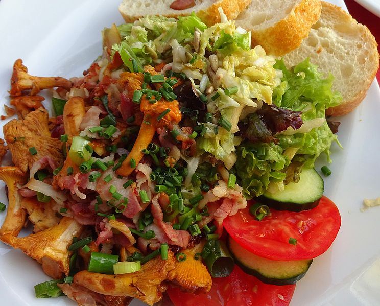 Pfifferlinge mit Speck und Zwiebeln