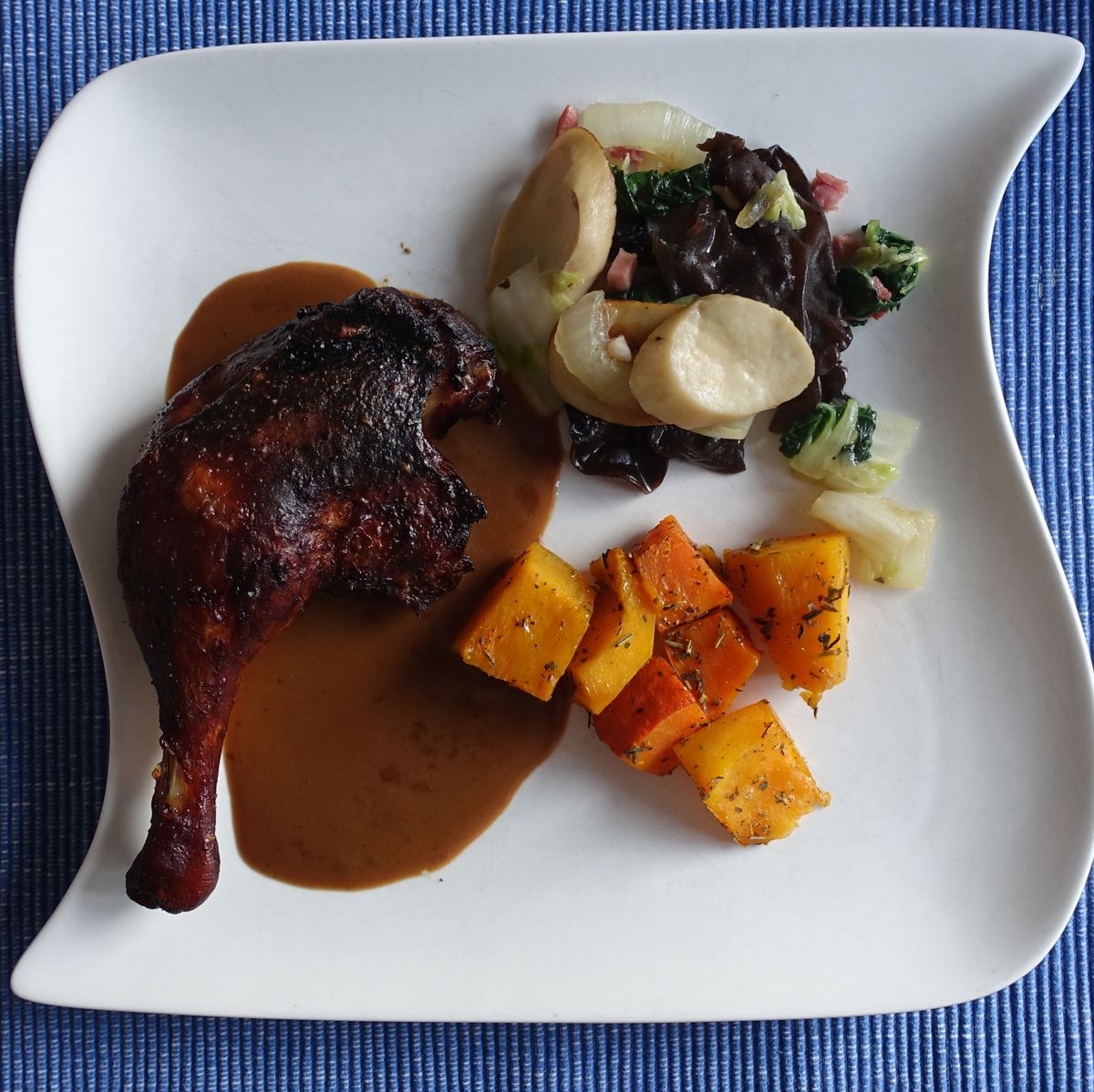 Ente auf Kürbis mit Kräuterseitling und Mu-Err
